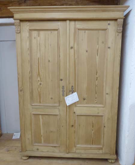 antiker Schrank Landhaus